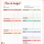Femme examinant ses finances avec une calculatrice et un carnet pour gérer son budget bimensuel.