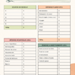 Une femme souriante examinant son budget avec des notes et un calendrier, illustrant la méthode 50/30/20.