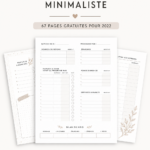Image d'un planificateur de budget minimaliste sur une table en bois.