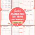 Un planner imprimable posé sur un bureau avec des stylos colorés.
