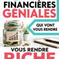 Une femme souriante avec un carnet de notes, planifiant ses finances personnelles.
