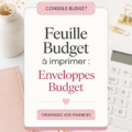 Feuille budget imprimée sur un bureau avec des stylos étalés autour