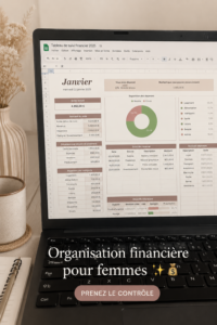 Femme consultant un budget sur son ordinateur, symbole d'organisation financière