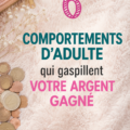 Femme souriante utilisant un carnet pour gérer son budget personnel.