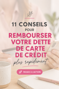 Femme souriante planifiant son budget pour rembourser ses dettes de carte de crédit.
