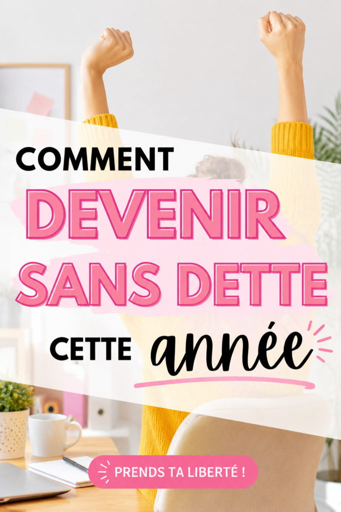 Femme heureuse examinant ses finances avec un sourire, symbolisant la liberté de dettes.