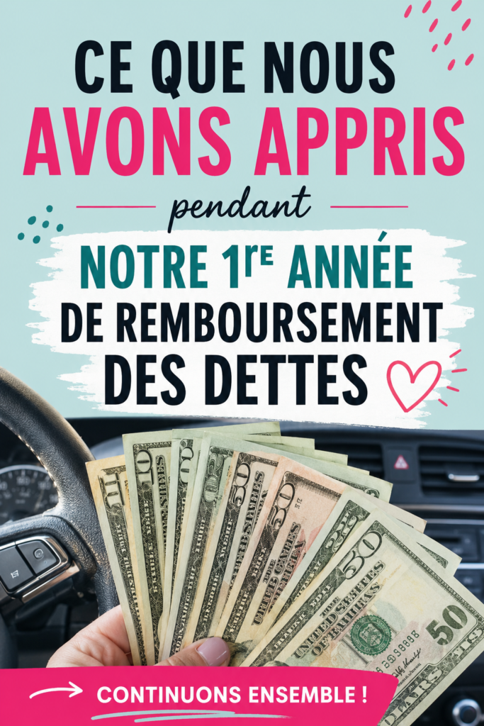 Femme souriante examinant ses finances après une année de désendettement