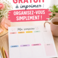 Semainier imprimé sur une table avec des stylos et des notes